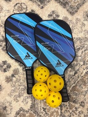 JOOLA Pickleball Paddles Set of 2 with Carry Case.